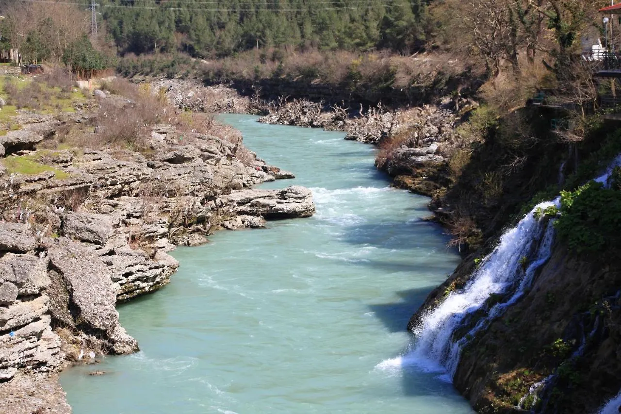 Hotel Gryka E Kelcyres ألبانيا